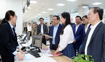 PM praises growing maturity, resilience of Quang Ninh public servants